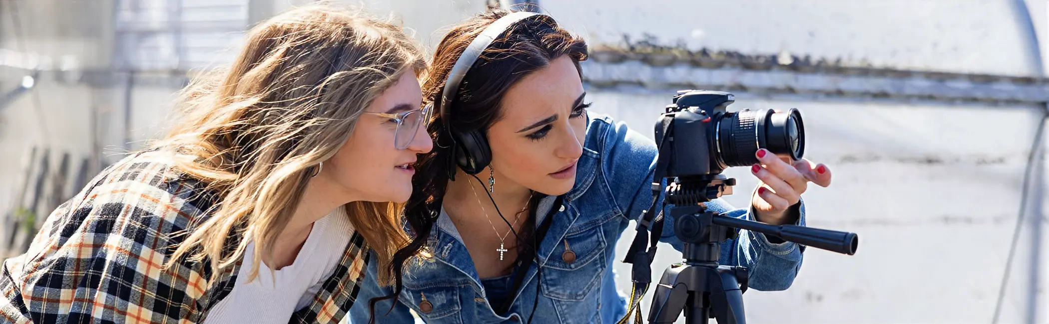������ý Communication Studies student operates a professional studio camera during a live campus news broadcast, gaining hands-on experience in television production and media journalism.