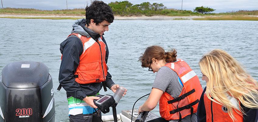 Sampling: Students collect water quality data during a field trip. Sampling: Students collect water quality data during a field trip.