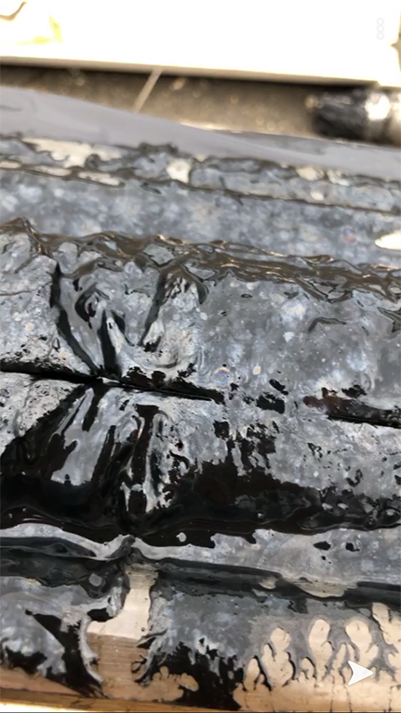 Lighter-colored 鈥渃ircles鈥 and 鈥渂lobs鈥 are sheen. Black, oily-looking material is petroleum product. Lighter-colored 鈥渃ircles鈥 and 鈥渂lobs鈥 are sheen. Black, oily-looking material is petroleum product.