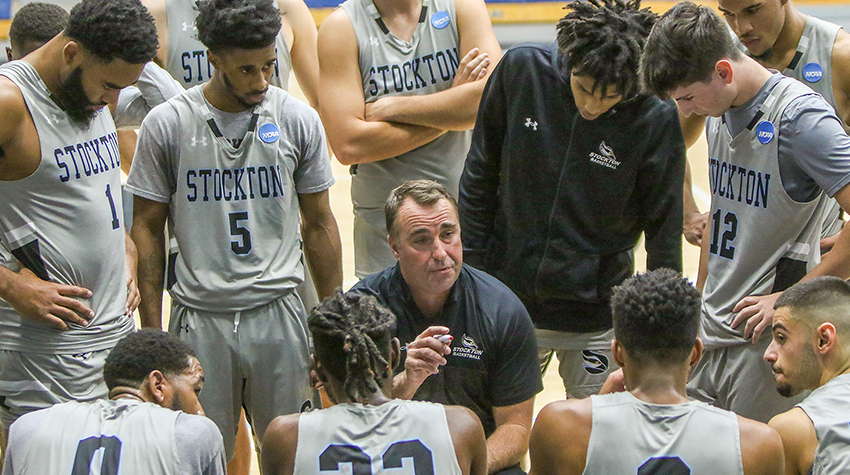 The men’s basketball team advanced to the Sweet 16 of the NCAA Division III tournament for the second year in a row. The men’s basketball team advanced to the Sweet 16 of the NCAA Division III tournament for the second year in a row.