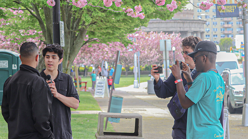 Communication Studies students interview Brian Jackson, the chief operating officer of the Atlantic City campus, as part of Stories of Atlantic City, which is using part of a $100,000 grant from the Geraldine R. Dodge Foundation. Communication Studies students interview Brian Jackson, the chief operating officer of the Atlantic City campus, as part of Stories of Atlantic City, which is using part of a $100,000 grant from the Geraldine R. Dodge Foundation.