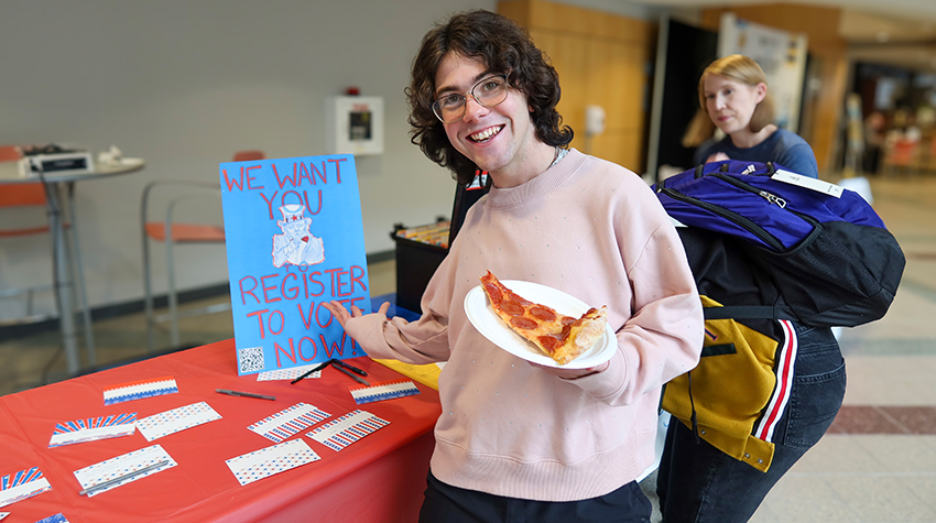 Students received pizza, cupcakes and "I Voted" stickers when they registered to vote or checked their status.  Students received pizza, cupcakes and "I Voted" stickers when they registered to vote or checked their status.