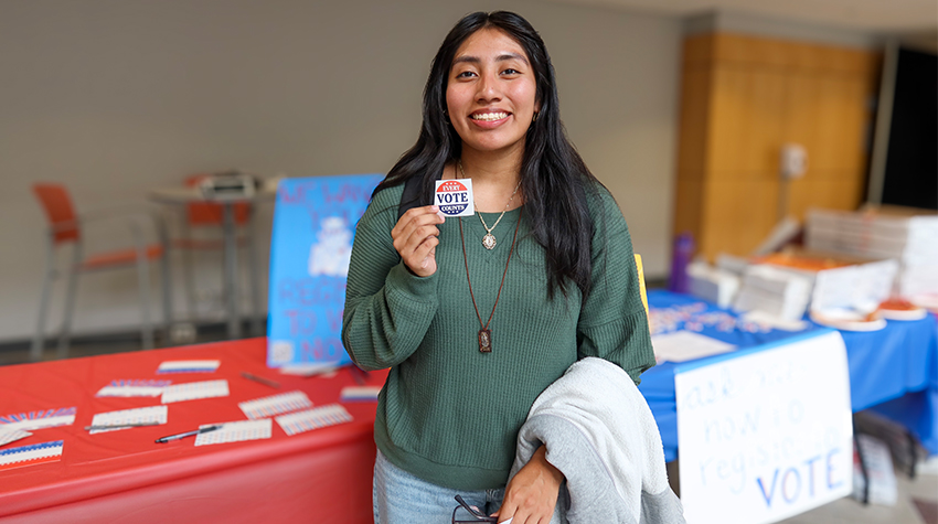 Students received pizza, cupcakes and "I Voted" stickers when they registered to vote or checked their status.  Students received pizza, cupcakes and "I Voted" stickers when they registered to vote or checked their status.