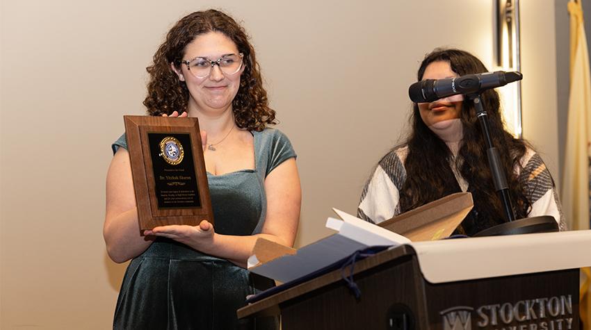 Yitzhak Sharon was presented with an award shortly before dinner was served Yitzhak Sharon was presented with an award shortly before dinner was served