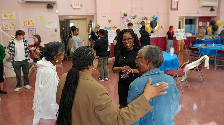 Nordia Scott talking with community members during the exhibit Nordia Scott talking with community members during the exhibit