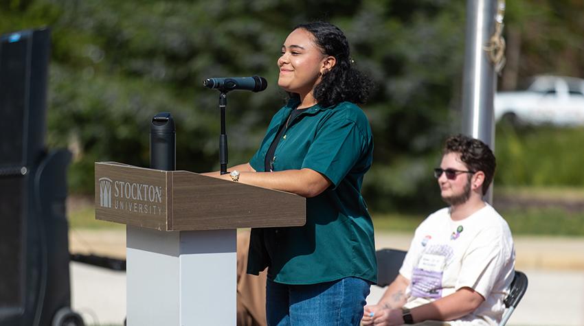 Daniela Contreras Daniela Contreras