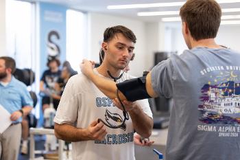 Students in Stockton University’s Exercise Science program gain experience using clinical assessment tools and health monitoring techniques in applied laboratory settings.