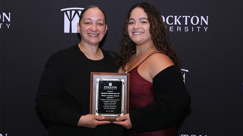 Ahnjeles Maldonado '26 and her mother posing for a photo with her award