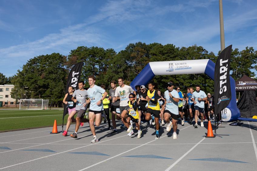 runners taking off