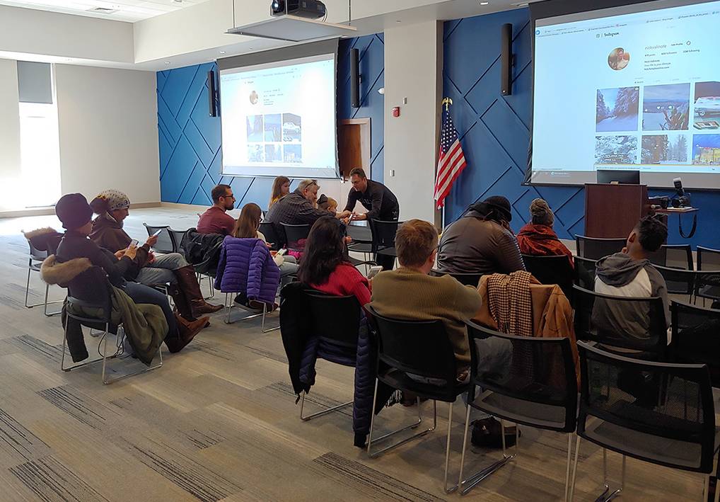 Nick Valinote assists alumni and their families with smartphone photo editing techniques during the Feb. 9 “Second Saturdays in Atlantic City.”