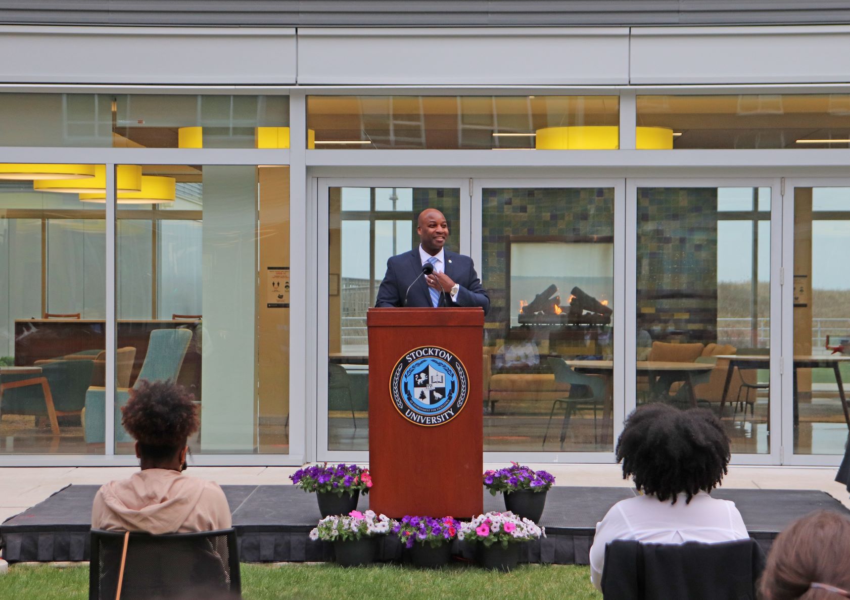 Terry King delivers the keynote speech to the audience.