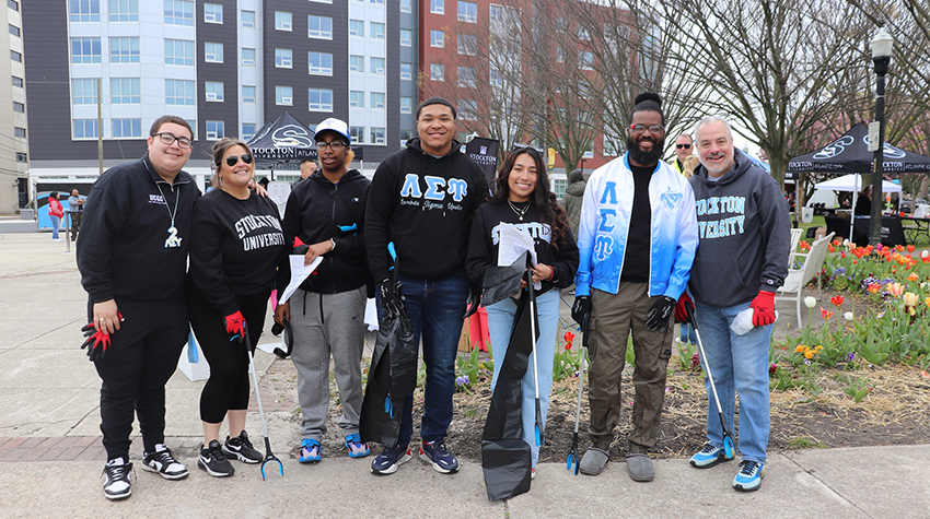 Students, staff and faculty during the annual Community Clean Up event