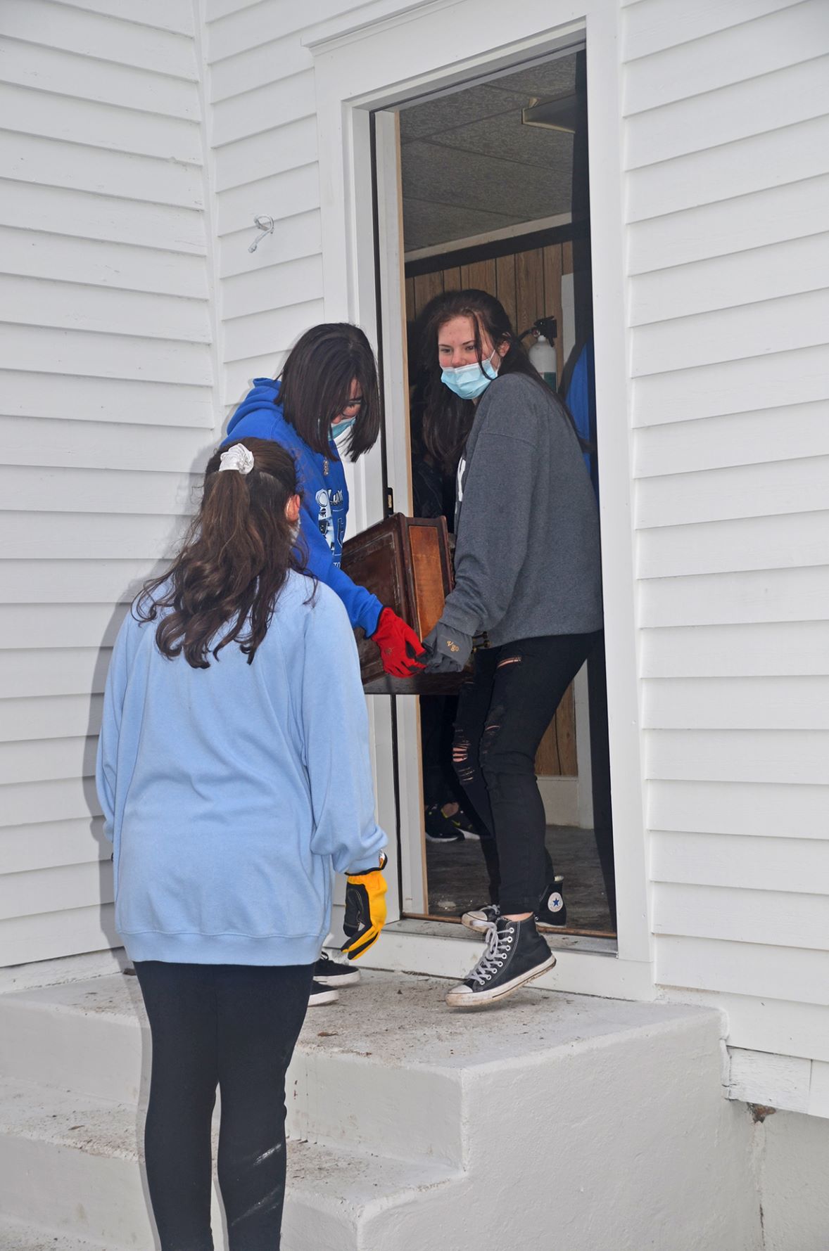 Members of the Stockton community, along with high school students from Hammonton High School’s Leo Club, spent the morning at the Eagle Theatre in Hammonton, helping with office and theatre renovations, in addition to outdoor beautification projects.