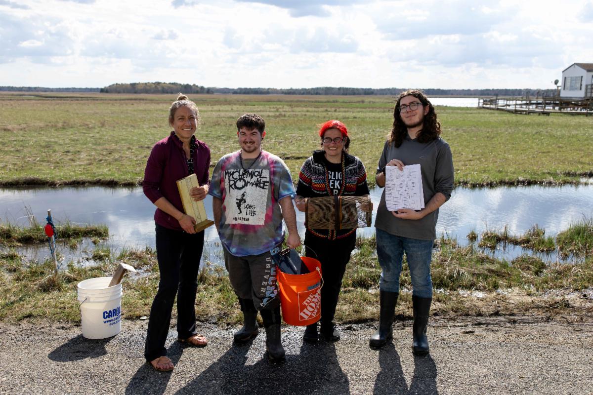 Students fish monitoring at Marine Field Station