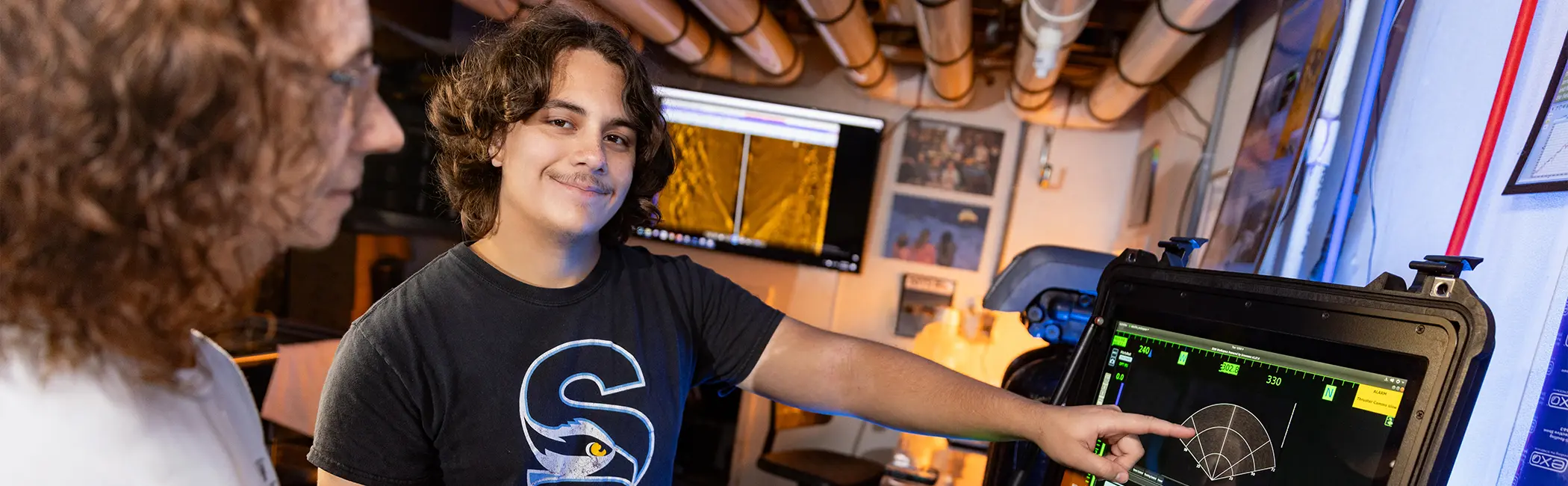 From lab to ocean, ������ý Marine Science students gain hands-on experience with real-world research tools and technology.