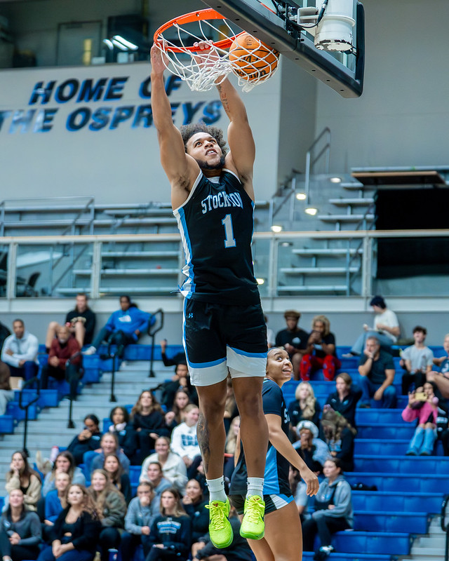 player dunking ball