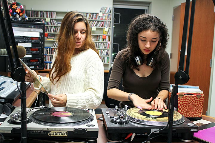 Radio student DJs